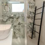 3 Bedroom Beautiful In Hébergement de vacances *