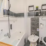 3 Bedroom Beautiful In Hébergement de vacances Zadar