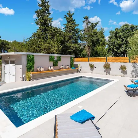 Tatil Evi Front In *
