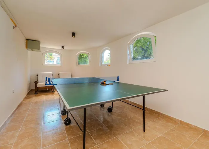 3 Bedroom Beautiful In * זאדאר