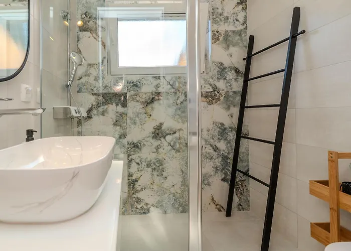3 Bedroom Beautiful In בית נופש *