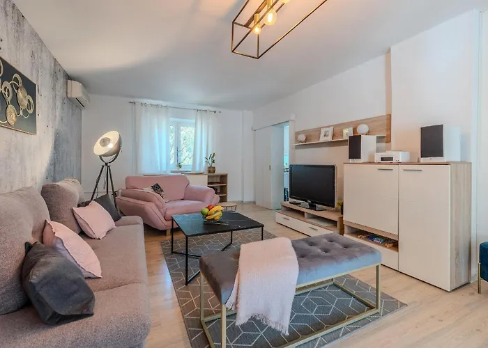 3 Bedroom Beautiful In * זאדאר