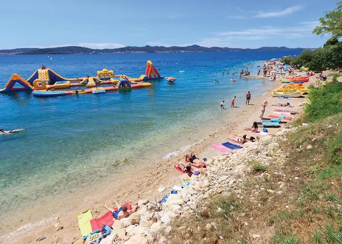 3 Bedroom Beautiful In Semesterbostad Zadar