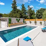 Vakantiehuis 3 Bedroom Beautiful In *