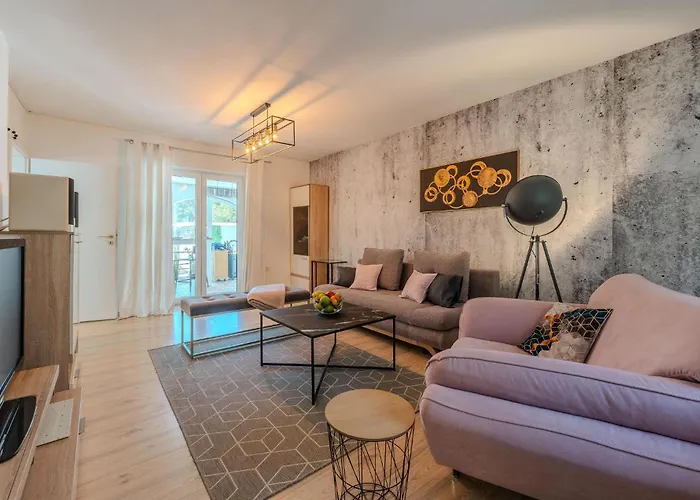 3 Bedroom Beautiful In 扎达尔