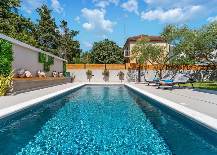 3 Bedroom Beautiful In 度假居 扎达尔