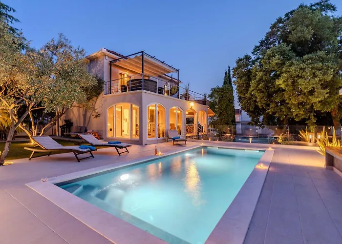 3 Bedroom Beautiful In 度假居