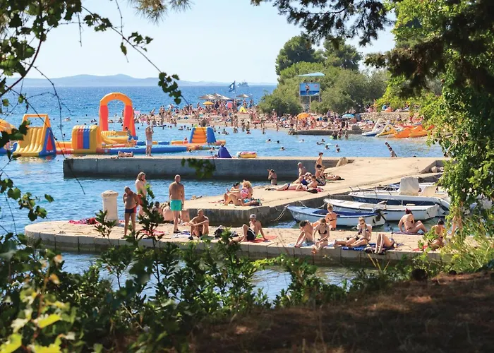 3 Bedroom Beautiful In 扎达尔